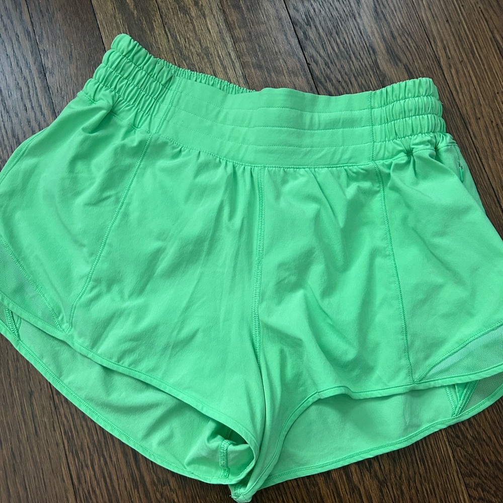 Lululemon scream green  Hottie Hot Shorts HR 2.5”
